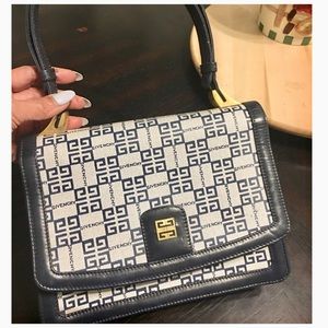 Authentic vintage Givenchy Sac from the 70’s
